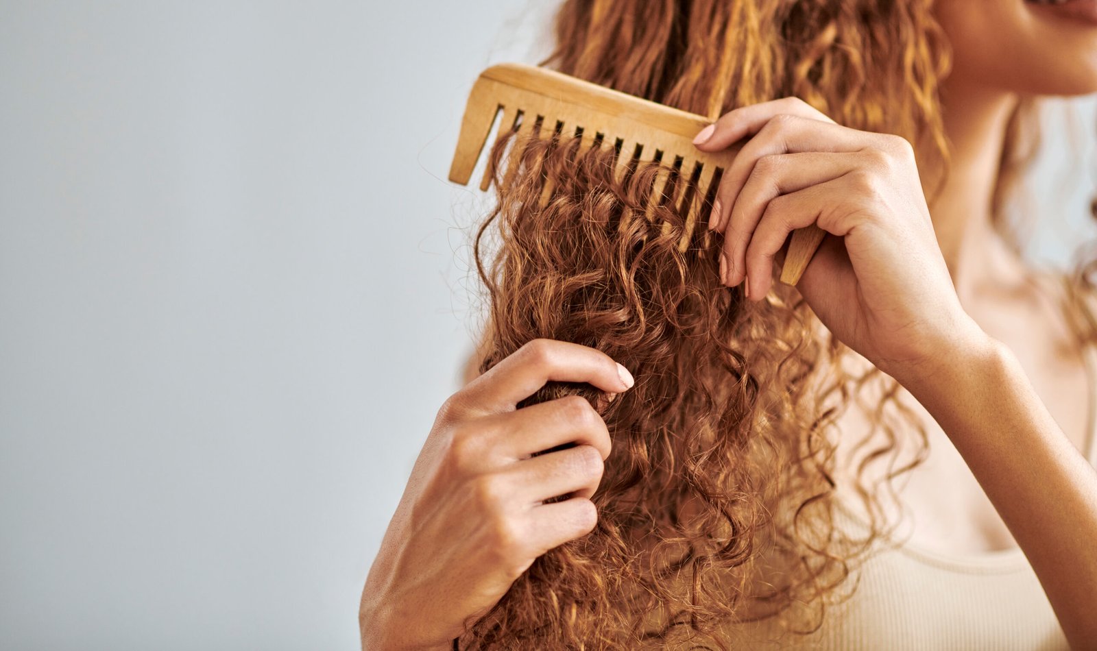 Desenredar el cabello sin causar daño: Consejos y Beneficios del Aceite de Batana